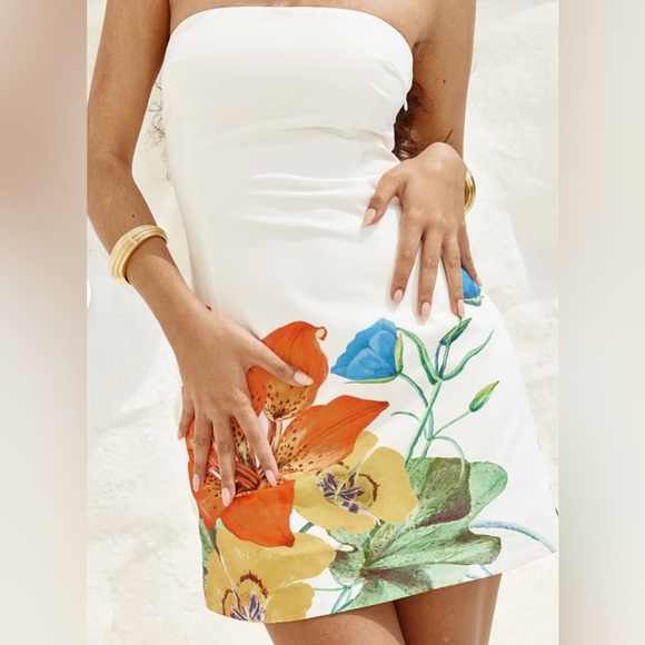 Cherley Dresses & Skirts - Boat Neck Strapless Slim Fit Floral Print Mini Dresses-White